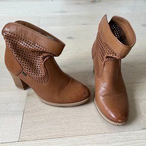 Levi's Brown Leather boots